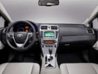 Обновленный Toyota Avensis уже доступен в украинских автосалонах