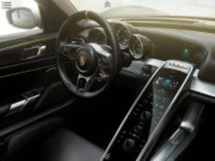 Первые официальные снимки гибридного суперкара Porsche 918 Spyder появились в Интернете