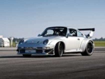 В тюнинг-ателье McChip вдохнули новую жизнь в Porsche 911 GT2