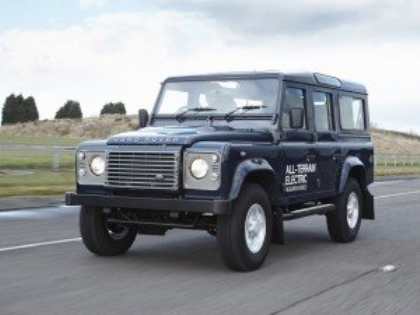 Land Rover показал в Женеве электрическую версию внедоржника Defender