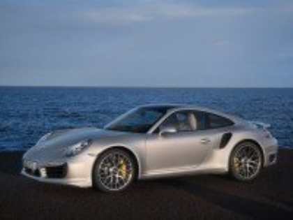 Компания Porsche представила спорткары 911 Turbo и 911 Turbo S новых поколений