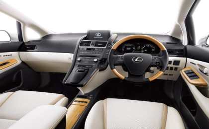 Lexus представил рестайлинговый гибрид НS 250h