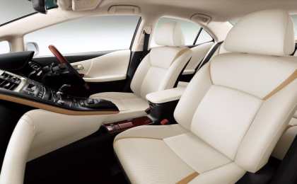 Lexus представил рестайлинговый гибрид НS 250h