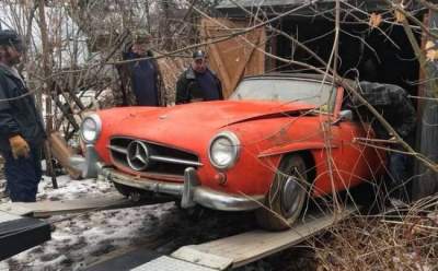 В заброшенном гараже нашли уникальный ретро-автомобиль