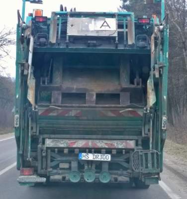 В Украине видели мусоровоз на "евробляхах"