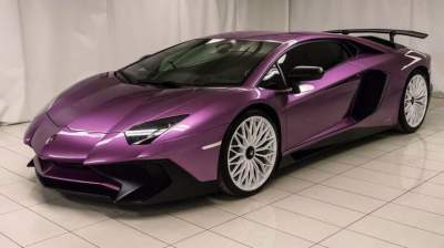Lamborghini выставила на продажу спорткар необычного цвета