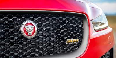 Jaguar представил новые модификации седанов XE и XF