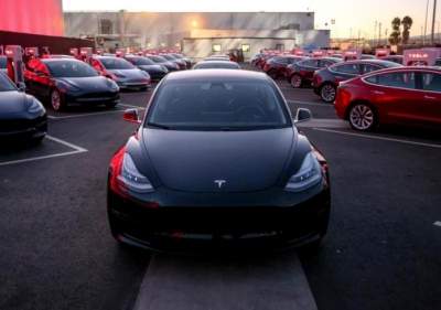 Tesla временно приостанавливает выпуск автомобилей Model 3