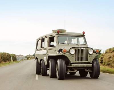 В Сети показали уникальный восьмиколесный Jeep